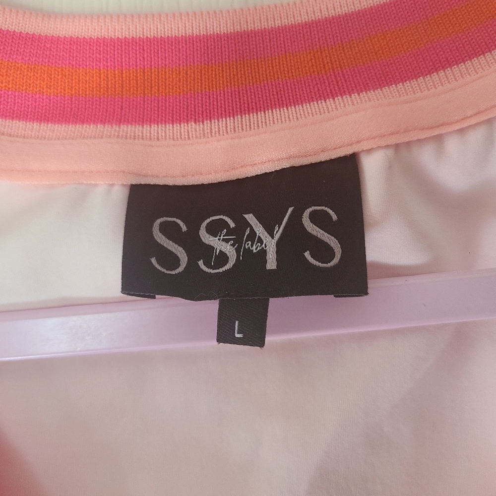 SSYS The Sydney Ruffle V Neck Scuba Active Dress in a pink orange geometric prin - Picture 3 of 5